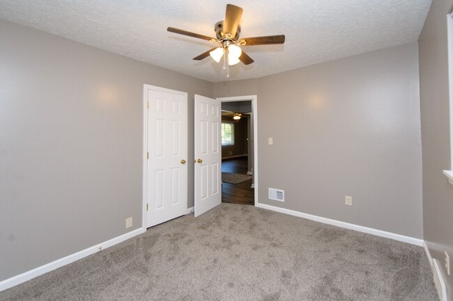Building Photo - REMODELED BRICK & VINYL RANCH WAITING FOR ...