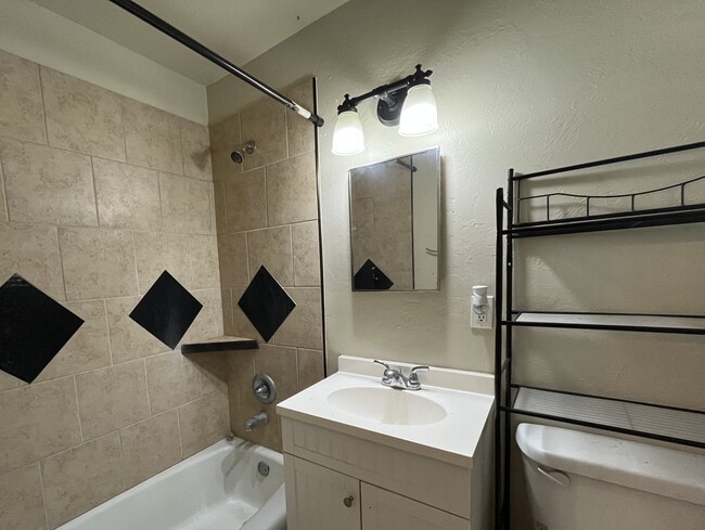 Building Photo - 2116 W 23rd Ave