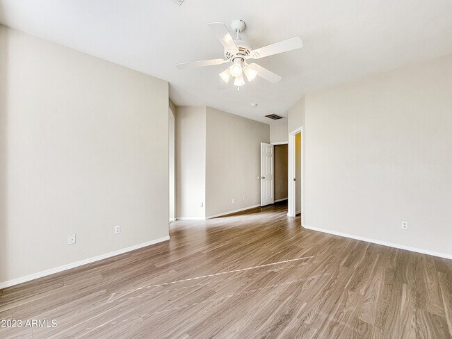 Building Photo - 14173 W Weldon Ave