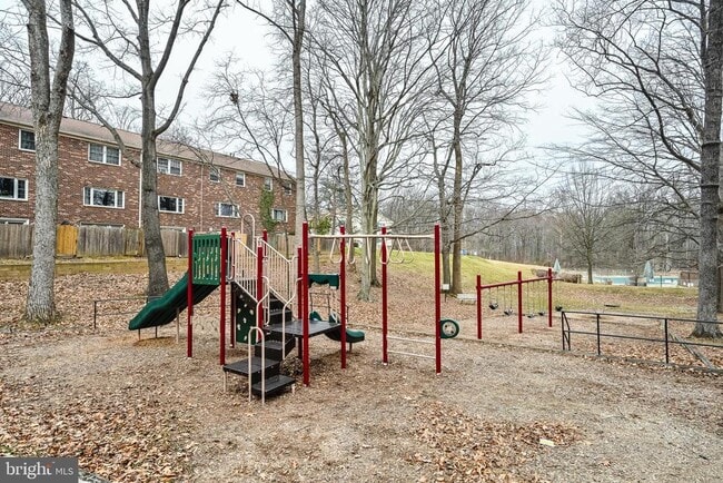 Building Photo - 5907 Noblestown Rd