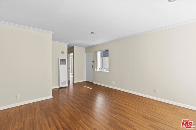 Building Photo - 1233 Barry Ave