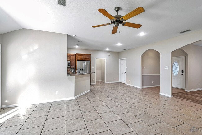Building Photo - 5409 San Saba Ct