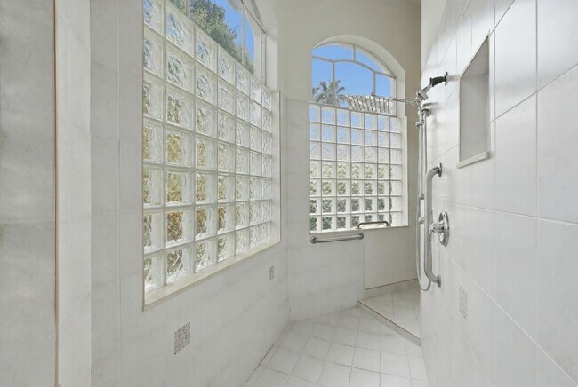 Building Photo - 1716 NW 124th Way