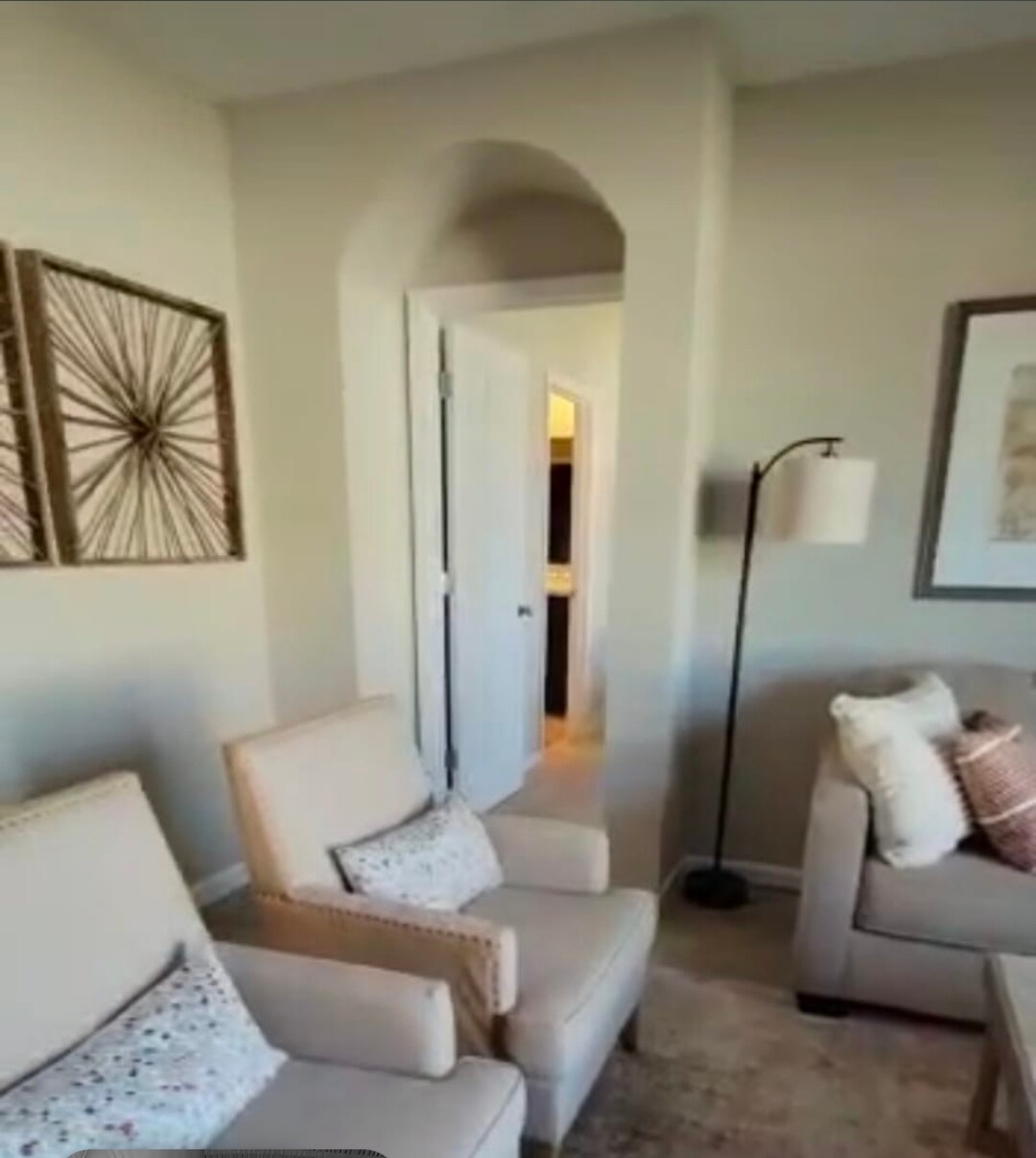 Living - 5309 Fantasy Dr