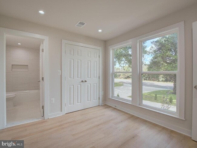 Building Photo - 14750 Jordan Ln