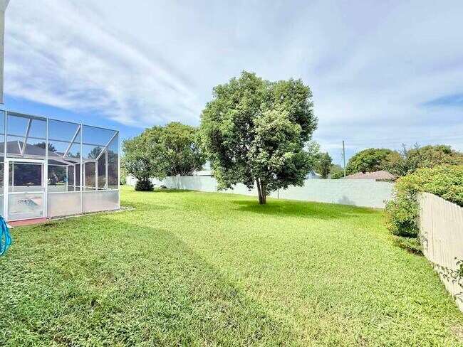 Building Photo - 1347 Overland Dr