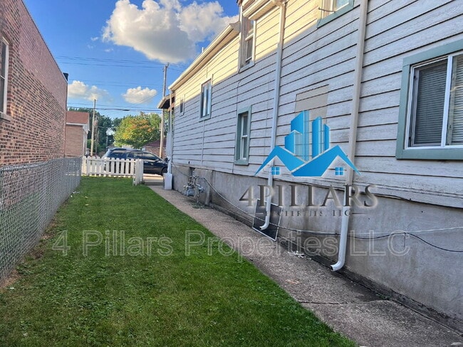 Building Photo - 523 W Columbus Dr