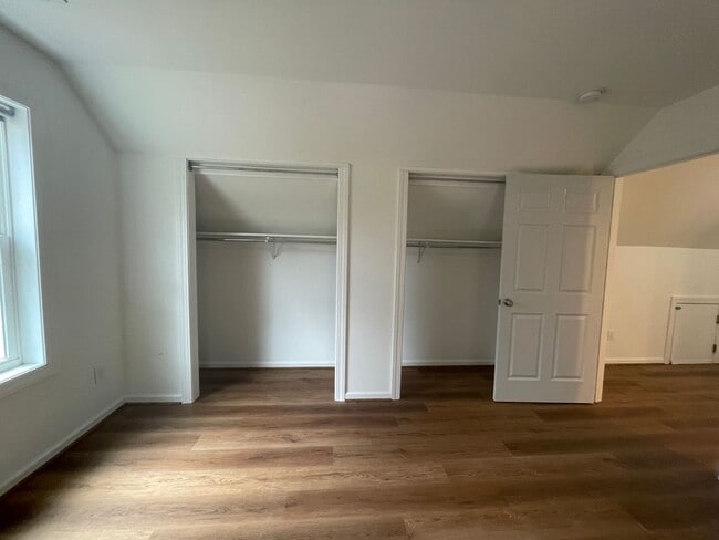 Building Photo - 350 Pinewood Cir