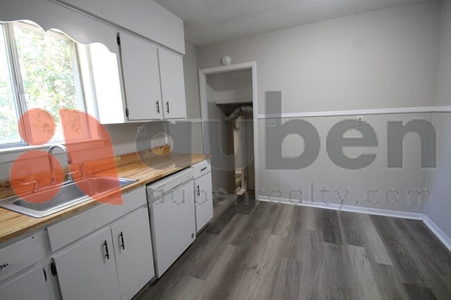 Building Photo - East Ridge 3 Bedroom 2 Bath Duplex