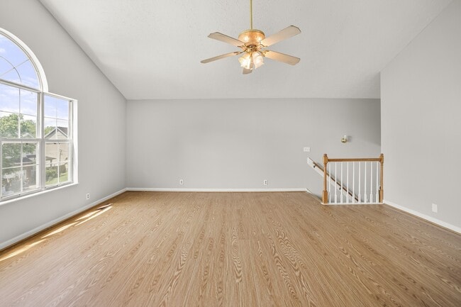 Building Photo - 3127 Creekview Ln
