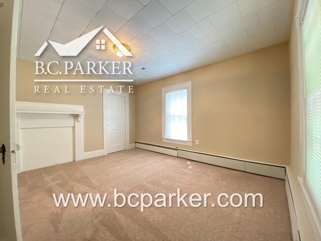 Building Photo - 2 Bedroom, 1 Bath - Apartment