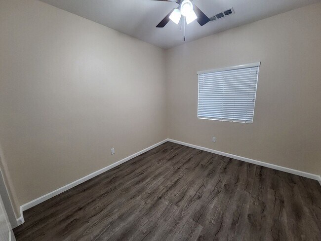 Building Photo - 5815 Pearl Ridge Dr