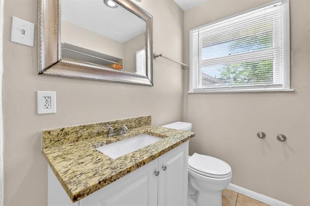 Building Photo - 2539 Hillsboro Ave