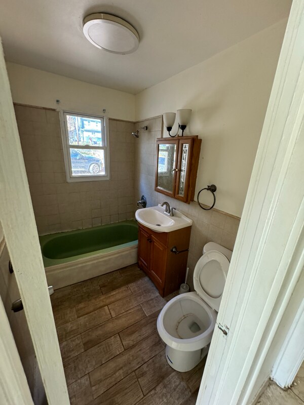 Building Photo - 27 Hillside Ave