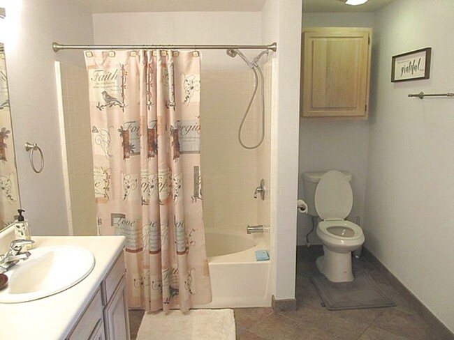 Building Photo - Highly Desirable 1BR Canyon Creek Club Condo