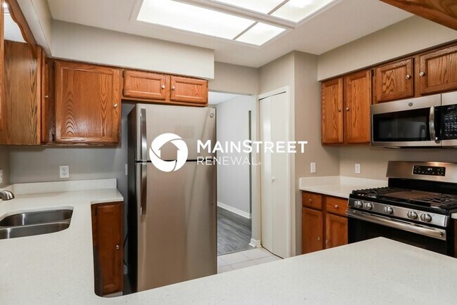 Building Photo - 3 Bedroom Pet-Friendly Home in Jacksonville, FL with Main Street Renewal