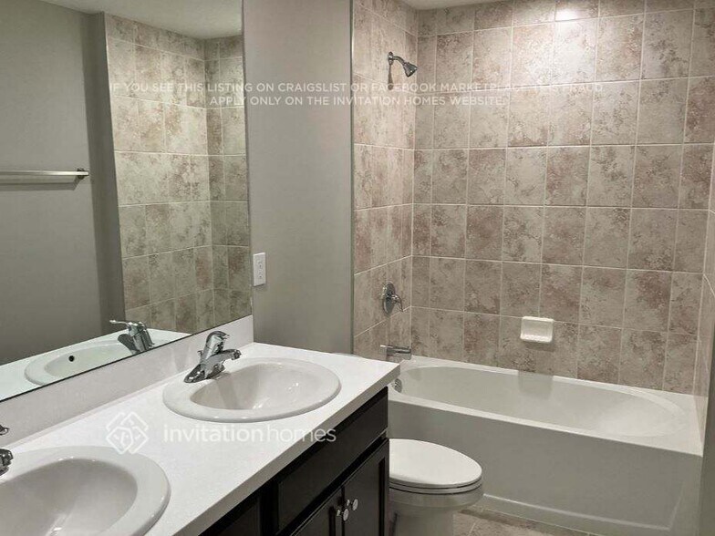 Building Photo - 1425 SW Flounder Ln