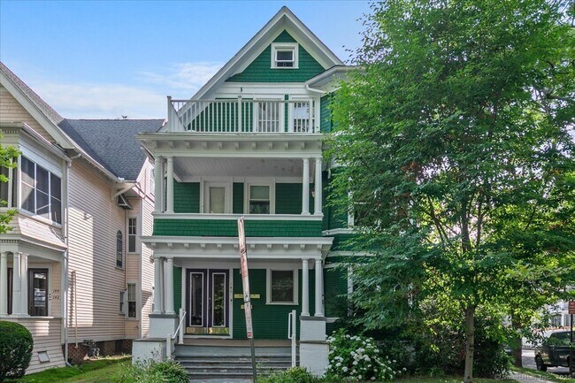 Building Photo - 146 Mansfield St