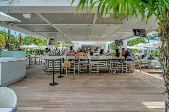 Building Photo - 4401 Collins Ave