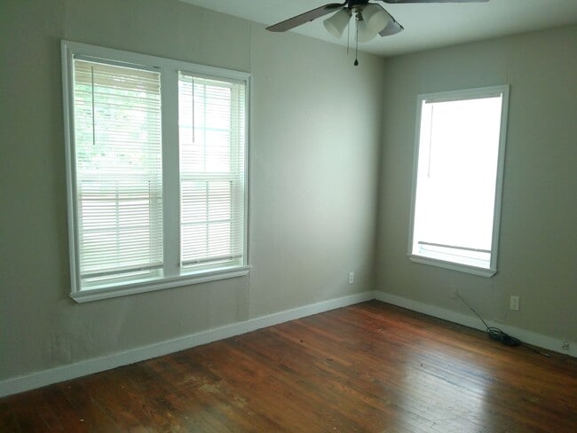 Building Photo - 2837 Sarita St