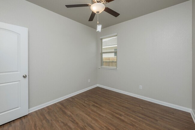 Building Photo - Beautifully designed and thoughtfully main...