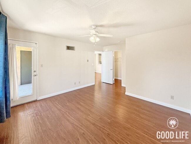 Building Photo - Modern Second-Story 2B/2BA in the Heart of San Diego with Resort-Style Amenities.