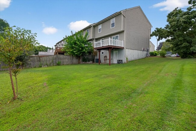 Building Photo - Gorgeous Newly Renovated 3 BR, 2.5 BA Town...
