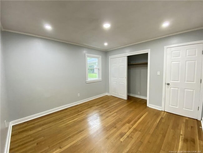Building Photo - 290 Lemont Dr