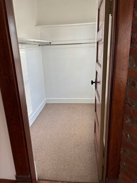 Walking closet - 1360 S High St