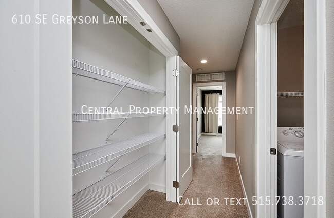 Building Photo - 610 SE Greyson Ln