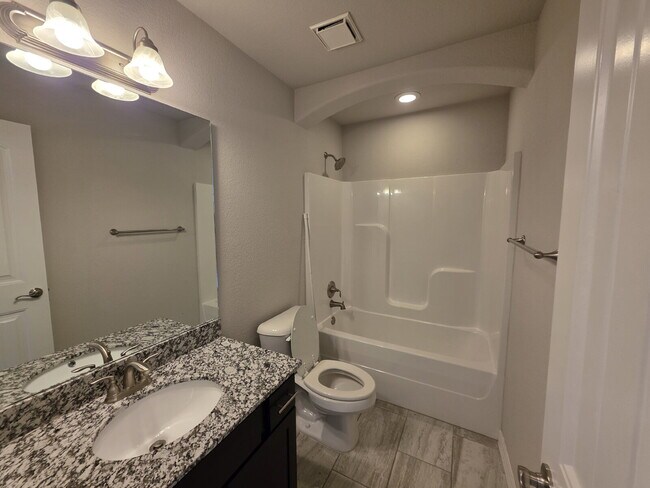 Building Photo - 1100 Gardenia St