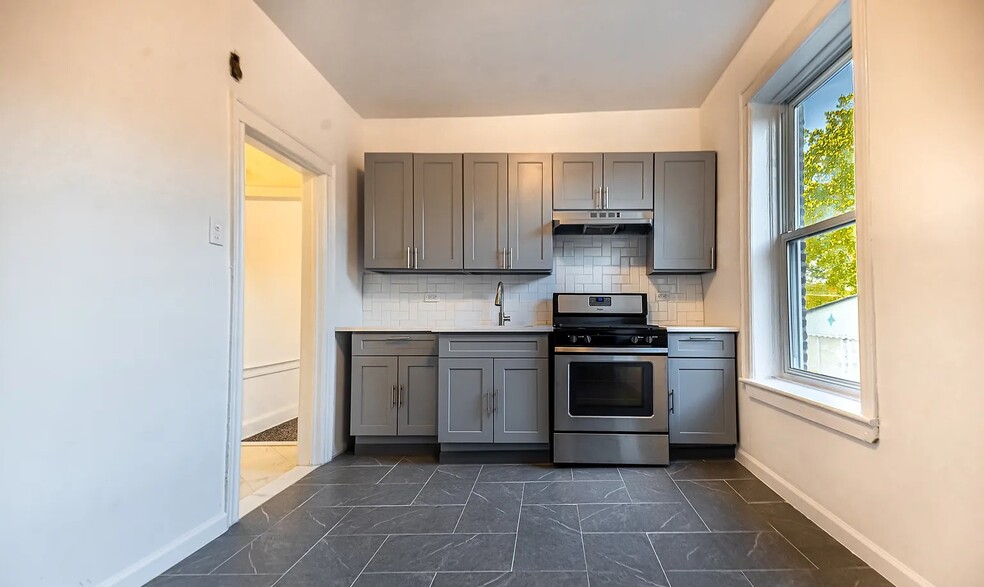 Newly renovated Eat-In-Kitchen - 586 Remsen Ave