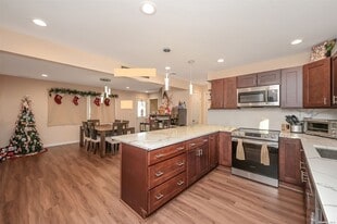 Building Photo - 11 Skylark Ln