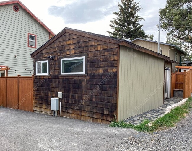 Building Photo - Cute newer built ADU near Downtown Bend