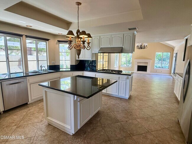 Building Photo - 1922 Golden Sky Cir