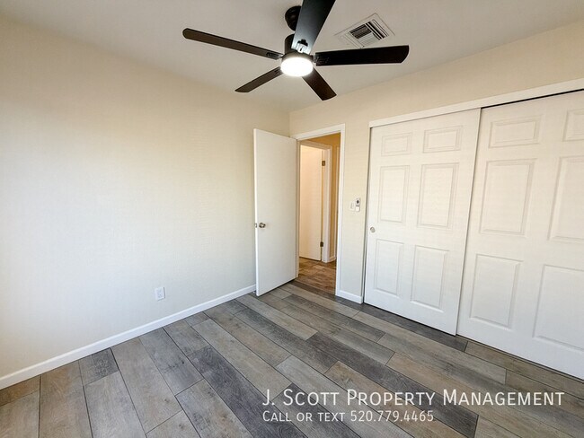 Building Photo - 6424 W Becker Ln