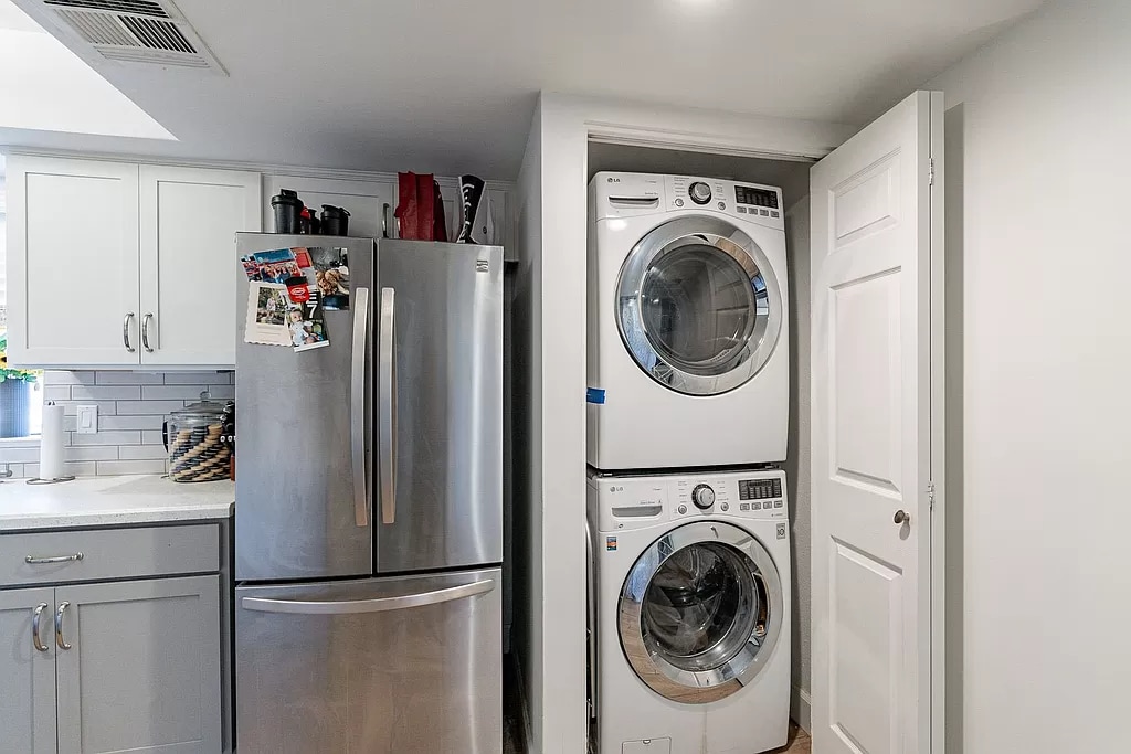Building Photo - 9460 E Mission Ln