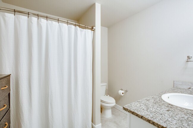 Building Photo - Available Now! 3/2/2 in Bell Farms!