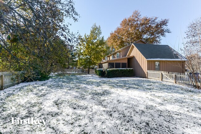 Building Photo - 1613 E Frontier Ln