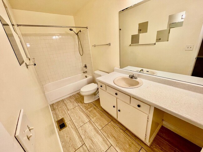 Building Photo - 5731 W 92nd Ave