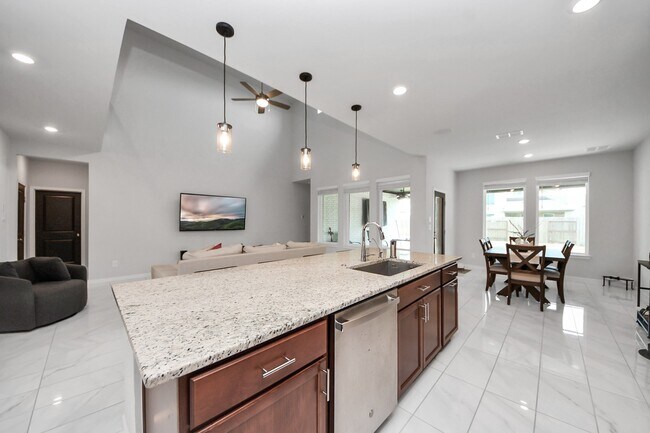 Building Photo - 21638 Laggan Clf Ln