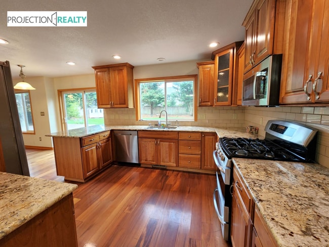 Building Photo - 33994-33997 7 Oaks Dr