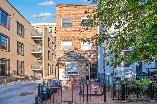 Primary Photo - 818 7th St NE