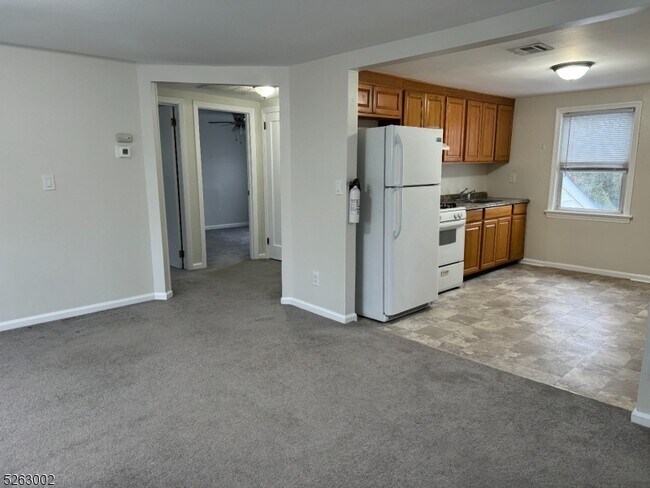 Building Photo - 42 Summit Ave