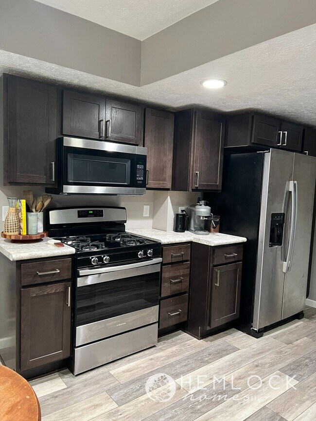 Building Photo - 601 S 1st St