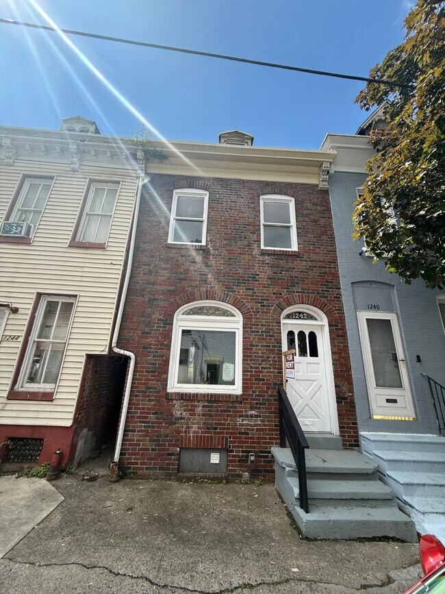 Building Photo - 1242 Muhlenberg St