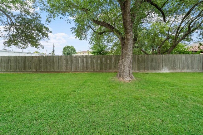 Building Photo - 14702 Westway Ln