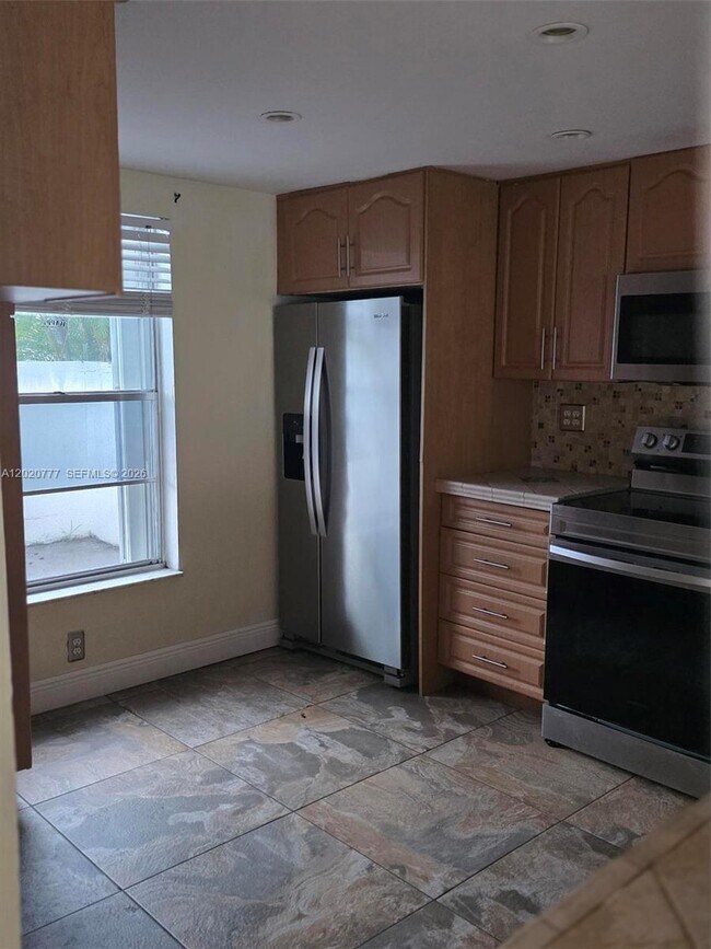 Building Photo - 3912 SW 67th Terrace