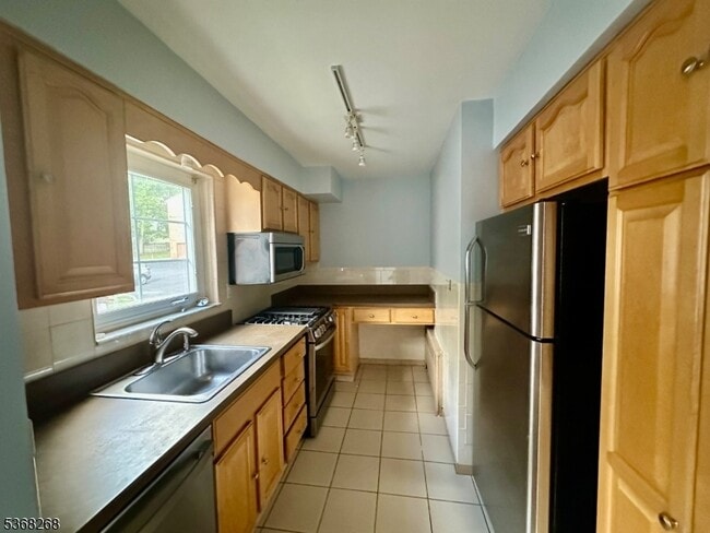 Building Photo - 34 Wedgewood Dr