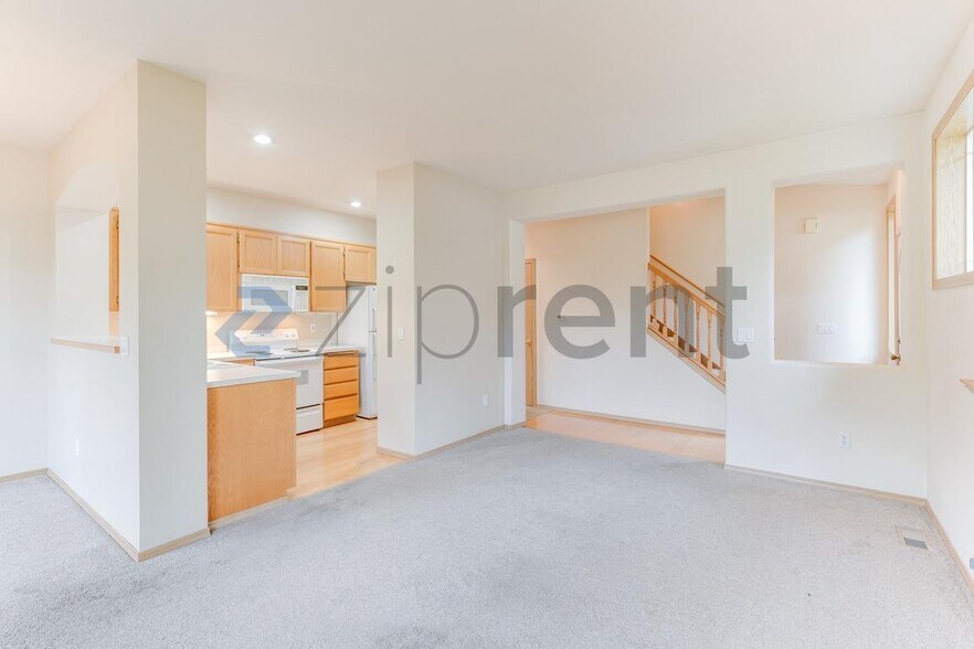 Building Photo - Unit